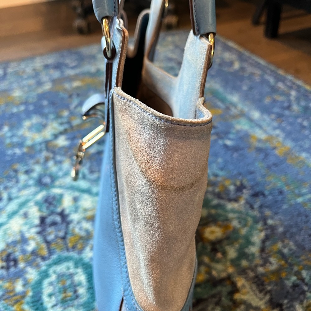 Ferragamo bag gorgeous! - Picture 7 of 9